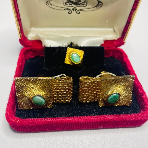 60s Art Deco Gold Tone Cufflinks and Tie Tack Set with Green Stone - Picture 2 of 9